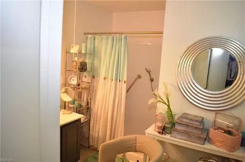 Bath - 46 Angelia Way, Hampton, VA 23663 photo 1 of 3