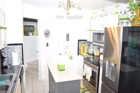 Kitchen - 46 Angelia Way, Hampton, VA 23663 photo 3 of 3