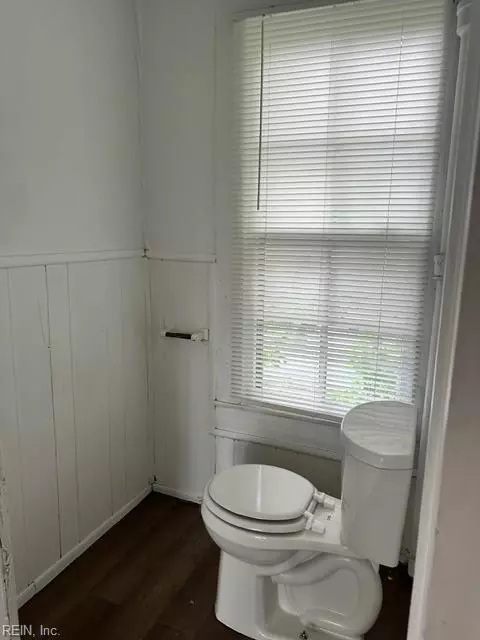 Bath - 212 Grace St, Suffolk, VA 23434 photo 1 of 3