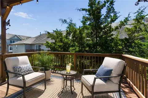 Exterior - 73 Mizzen Cir, Hampton, VA 23664 photo 4 of 6
