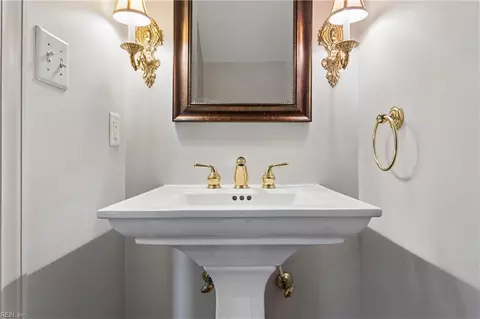 Bath - 73 Mizzen Cir, Hampton, VA 23664 photo 1 of 4