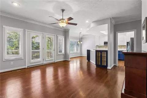 Living - 73 Mizzen Cir, Hampton, VA 23664 photo 2 of 5