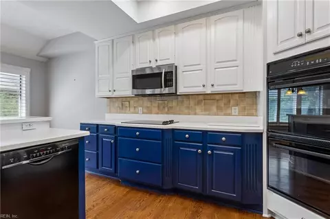 Kitchen - 73 Mizzen Cir, Hampton, VA 23664 photo 3 of 3
