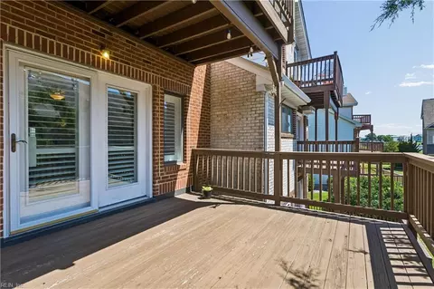 Exterior - 73 Mizzen Cir, Hampton, VA 23664 photo 3 of 6