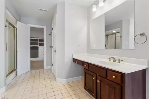 Bath - 73 Mizzen Cir, Hampton, VA 23664 photo 2 of 4