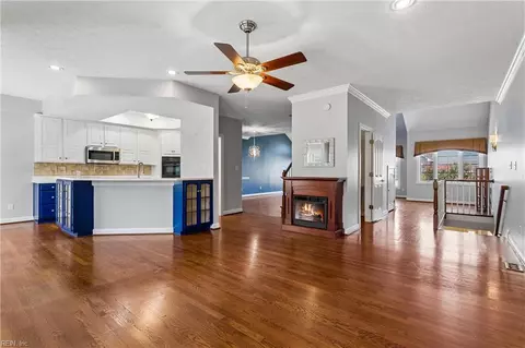 Living - 73 Mizzen Cir, Hampton, VA 23664 photo 3 of 5