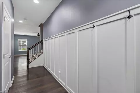 Entry Way - 604 Schaefer Ave, Chesapeake, VA 23321 photo 3 of 7