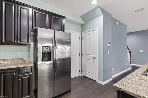 Entry Way - 604 Schaefer Ave, Chesapeake, VA 23321 photo 6 of 7