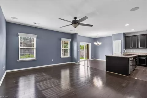 Living - 604 Schaefer Ave, Chesapeake, VA 23321 photo 1 of 3