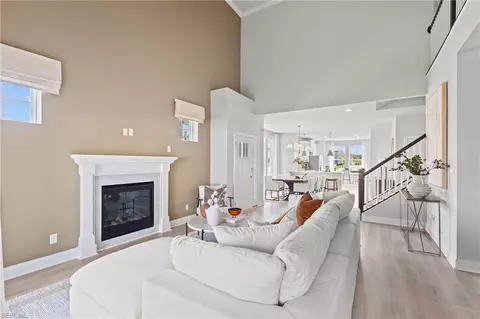 Entry Way - 2009 Barton Ln, Chesapeake, VA 23322 photo 1 of 2