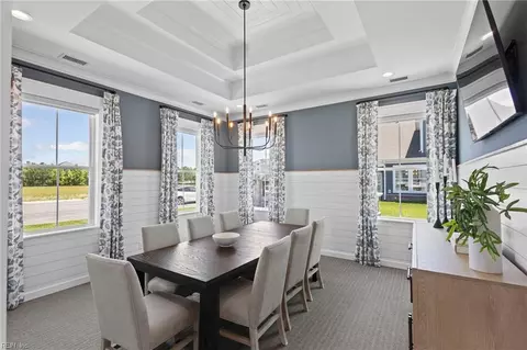 Dining - 2009 Barton Ln, Chesapeake, VA 23322 photo 3 of 3