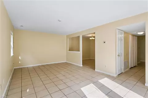 Living - 1870 Olde Buckingham Rd, Hampton, VA 23669 photo 4 of 5