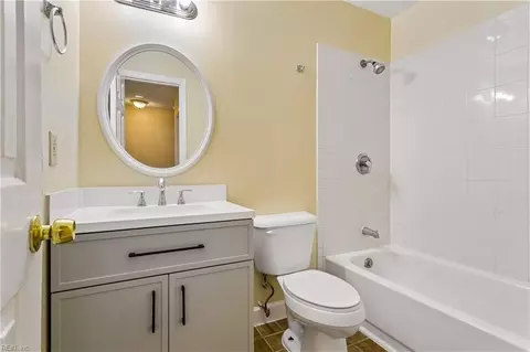 Bath - 1870 Olde Buckingham Rd, Hampton, VA 23669 photo 3 of 3
