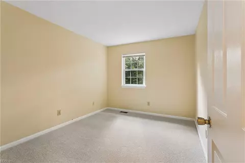 Bedroom - 1870 Olde Buckingham Rd, Hampton, VA 23669 photo 5 of 6