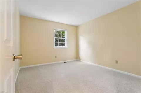 Bedroom - 1870 Olde Buckingham Rd, Hampton, VA 23669 photo 4 of 6