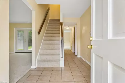 Entry Way - 1870 Olde Buckingham Rd, Hampton, VA 23669 photo 1 of 2