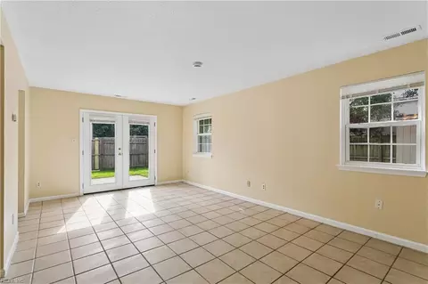 Living - 1870 Olde Buckingham Rd, Hampton, VA 23669 photo 5 of 5