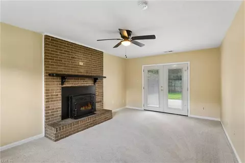 Living - 1870 Olde Buckingham Rd, Hampton, VA 23669 photo 1 of 5