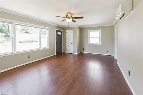 Living - 2023 Richard Ave, Hampton, VA 23664 photo 2 of 8