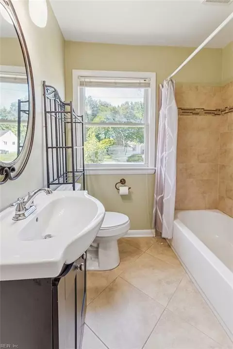 Bath - 2023 Richard Ave, Hampton, VA 23664 photo 1 of 3