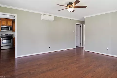 Living - 2023 Richard Ave, Hampton, VA 23664 photo 4 of 8