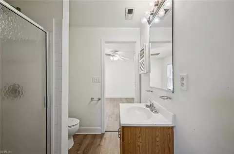 Bath - 856 W 43rd St, Norfolk, VA 23508 photo 1 of 2