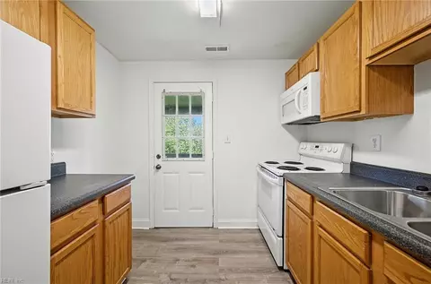 Kitchen - 856 W 43rd St, Norfolk, VA 23508 photo 1 of 3