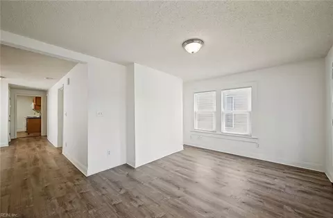 Entry Way - 856 W 43rd St, Norfolk, VA 23508 photo 4 of 4