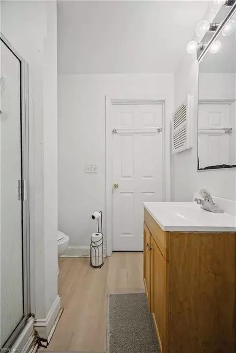 Bath - 856 W 43rd St, Norfolk, VA 23508 photo 2 of 2