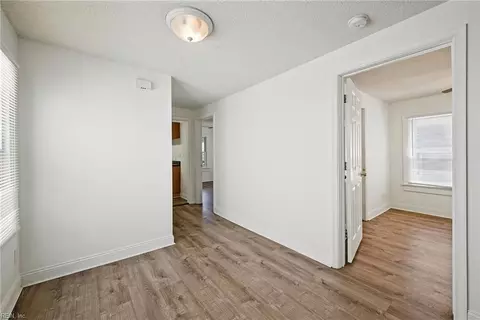 Entry Way - 856 W 43rd St, Norfolk, VA 23508 photo 2 of 4