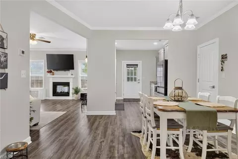 Entry Way - 1108 Shell Rd, Chesapeake, VA 23323 photo 2 of 10