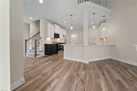 Entry Way - 4607 Longleaf Pl, Chesapeake, VA 23321 photo 1 of 7