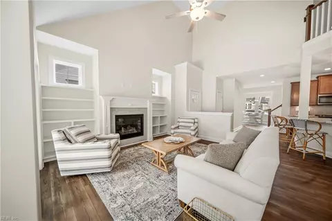 Living - 4607 Longleaf Pl, Chesapeake, VA 23321 photo 4 of 4