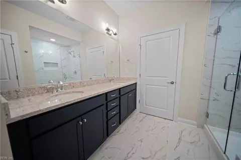 Bath - 4607 Longleaf Pl, Chesapeake, VA 23321 photo 2 of 4