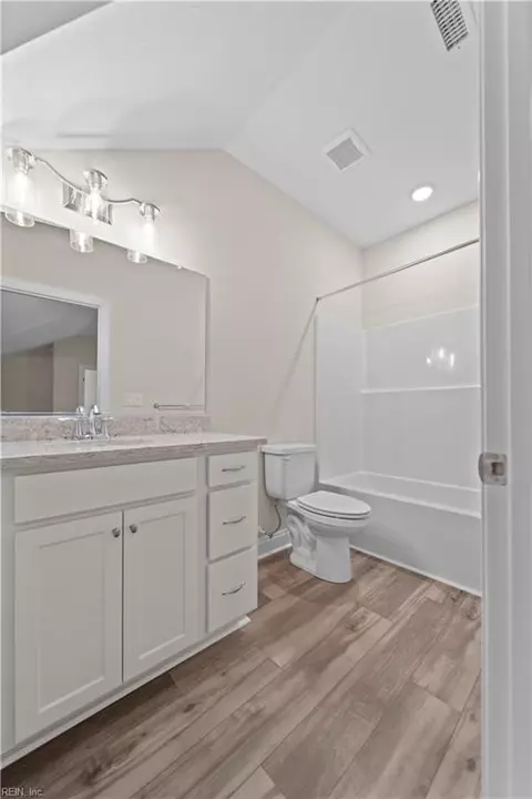 Bath - 4607 Longleaf Pl, Chesapeake, VA 23321 photo 4 of 4