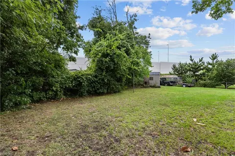 Exterior - 1303 Willnew Dr, Hampton, VA 23669 photo 4 of 8