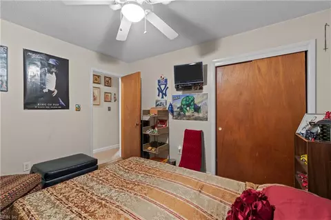 Bedroom - 1303 Willnew Dr, Hampton, VA 23669 photo 3 of 4