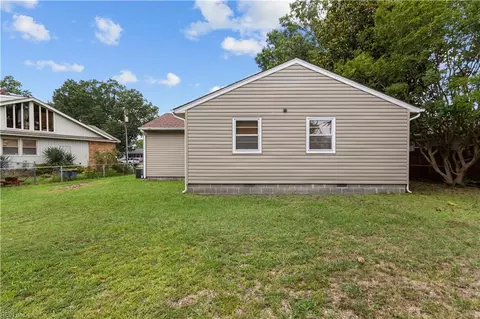 Exterior - 1303 Willnew Dr, Hampton, VA 23669 photo 6 of 8