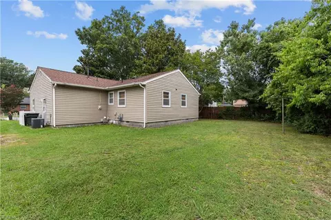 Exterior - 1303 Willnew Dr, Hampton, VA 23669 photo 7 of 8