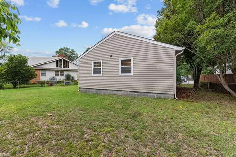 Exterior - 1303 Willnew Dr, Hampton, VA 23669 photo 5 of 8