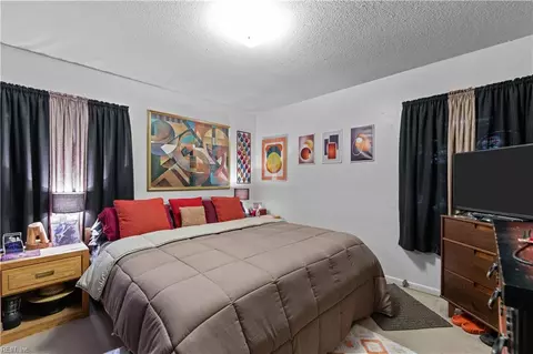 Bedroom - 1303 Willnew Dr, Hampton, VA 23669 photo 2 of 4