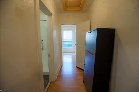 Entry Way - 1009 E Leicester Ave, Norfolk, VA 23503 photo 3 of 3