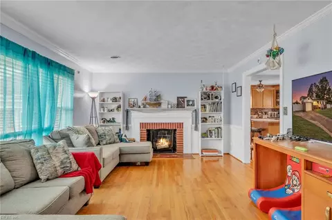 Living - 409 Shoreline Dr, Hampton, VA 23669 photo 1 of 2