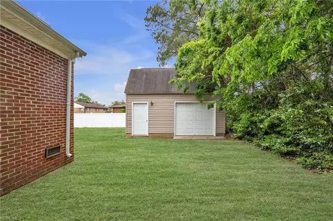 Exterior - 409 Shoreline Dr, Hampton, VA 23669 photo 5 of 10
