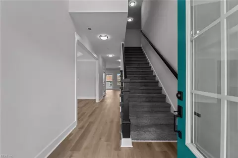 Entry Way - 439 Cooper St, Hampton, VA 23669 photo 1 of 5