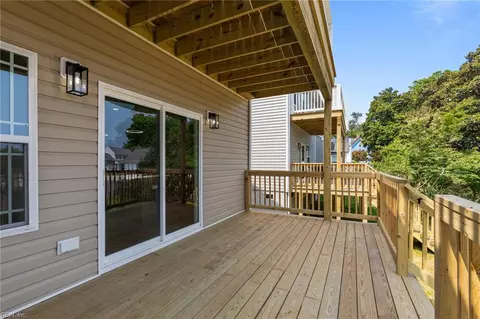 Exterior - 439 Cooper St, Hampton, VA 23669 photo 4 of 9