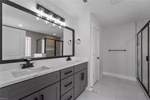 Bath - 439 Cooper St, Hampton, VA 23669 photo 1 of 4