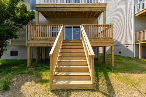 Exterior - 439 Cooper St, Hampton, VA 23669 photo 6 of 9