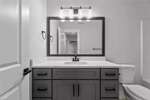 Bath - 439 Cooper St, Hampton, VA 23669 photo 3 of 4