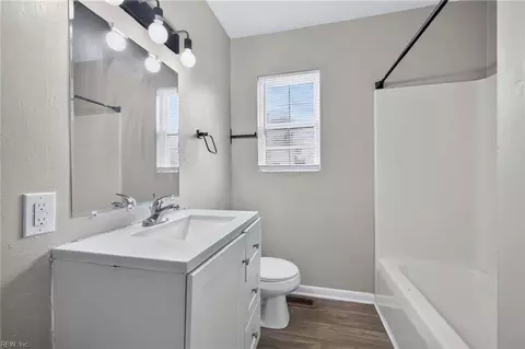Bath - 322 S Curry St, Hampton, VA 23663 photo 1 of 1